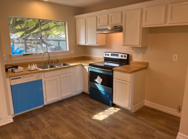 Building Photo - 18018 Santolina Ln