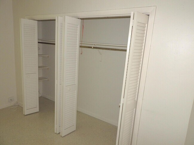 Building Photo - 1232 Cabana Rd