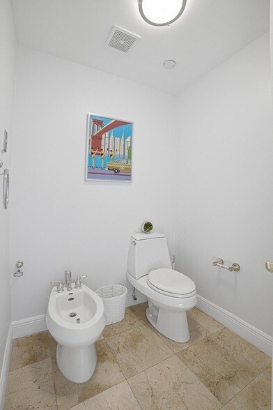 Building Photo - 2519 Barcelona Dr