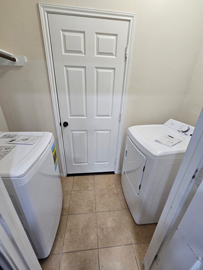 Building Photo - 6719 Sharpstone Creek Ln