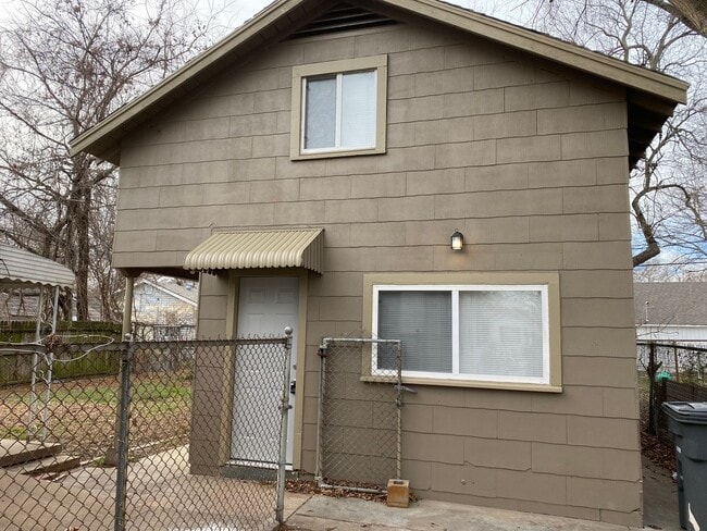 Building Photo - 2 bedroom in West Tulsa!!
