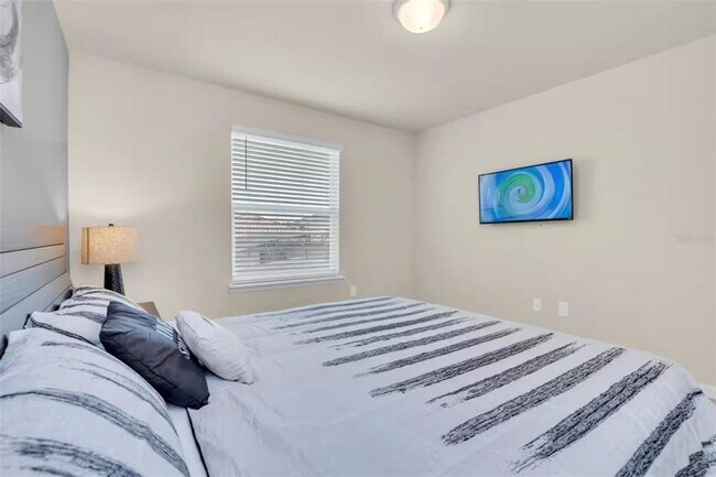 Building Photo - 7267 Oakmoss Loop