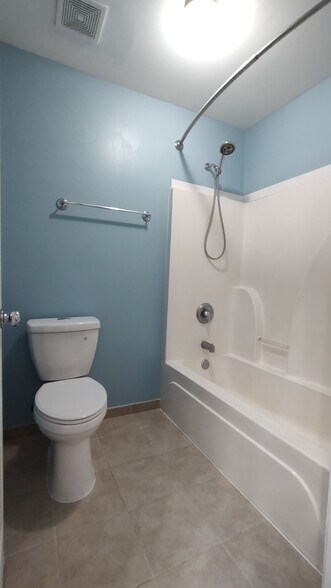 Building Photo - 1715 Cranbrook Dr