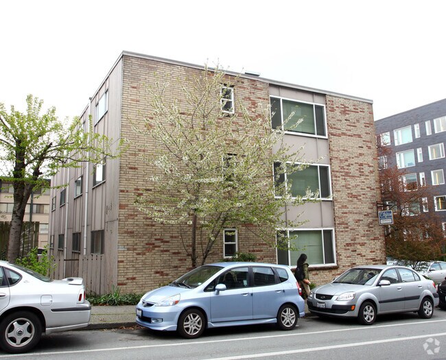 Clifton Apartments 4120 NE 11th Ave Seattle WA 98105 Apartment Finder