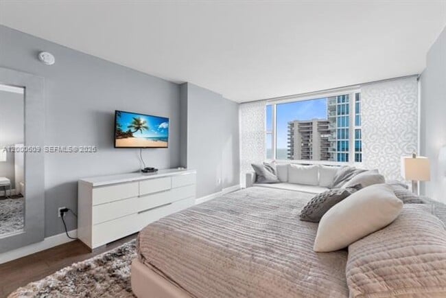 Building Photo - 6801 Collins Ave
