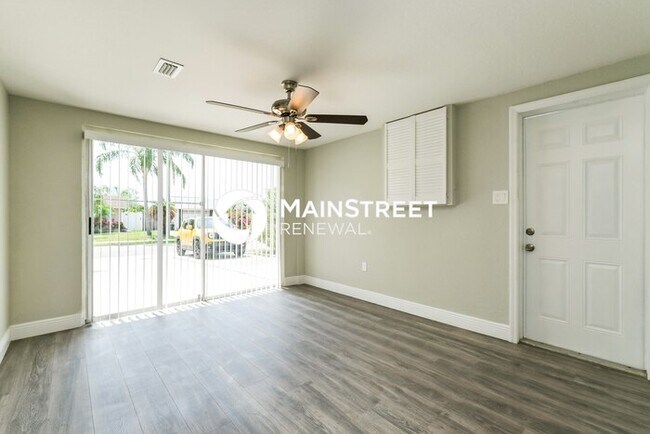 Building Photo - 3 Bedroom Pet-Friendly Home in HOLIDAY, FL with Main Street Renewal