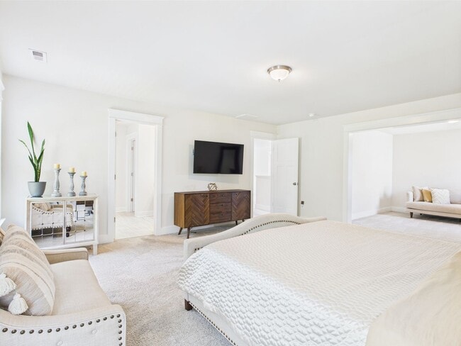 Building Photo - Spacious 5-Bedroom Colonial Home for Rent ...