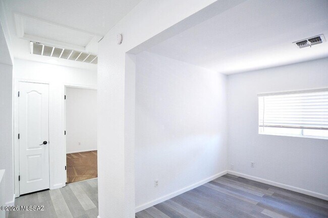 Building Photo - 7740 W Oak Stream Rd