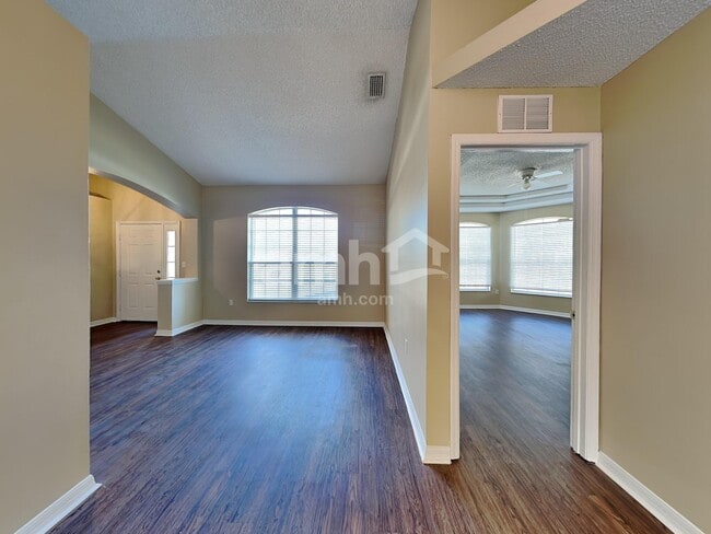 Building Photo - 558 Hatcher St SE