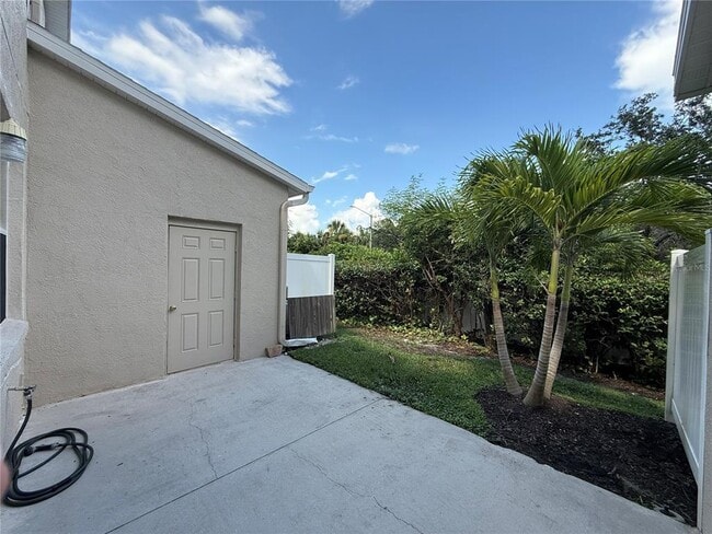 Building Photo - 743 Vallance Way NE