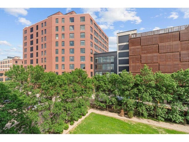 Building Photo - 748 N 3rd St