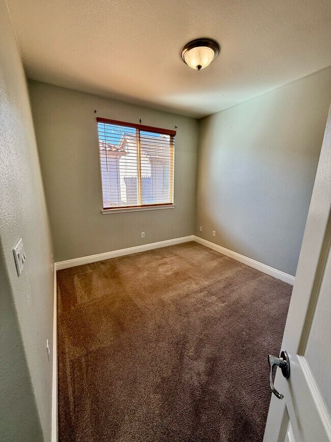 Building Photo - 5443 Washoe St