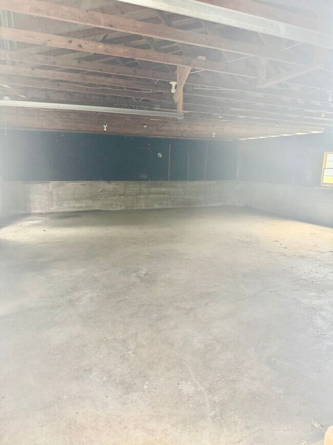 Building Photo - 804 S Askins St