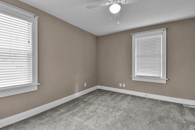 Building Photo - 626 E Jenkins Ave