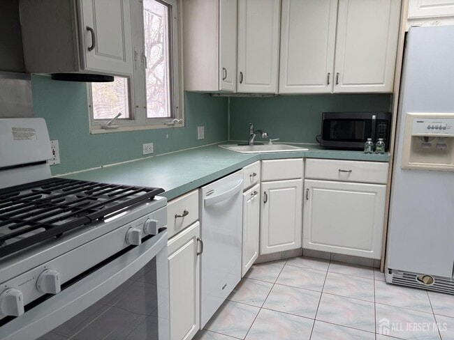 Building Photo - 31 Tall Oaks Dr