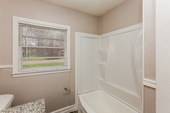 Building Photo - 3644 Meadow Ln