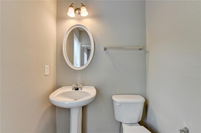 Building Photo - 4020 Edgecomb Dr