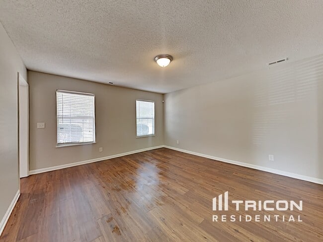 Building Photo - 925 Schofield Ln