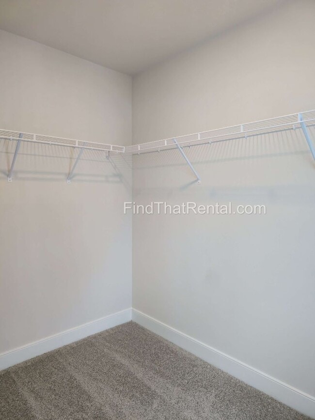Building Photo - Pet Friendly CV Schools New Home w Large I...