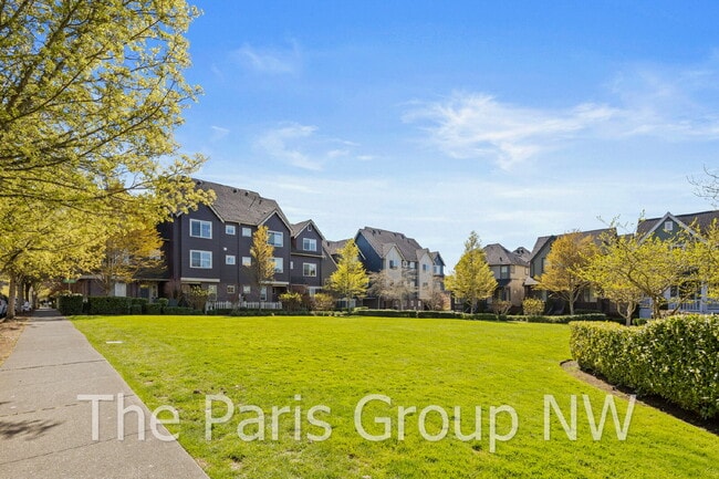 Building Photo - Stylish Model Hm in Issaquah Highlands * Park-Facing, EV Charger, Designer Upgrades & Very Walkable!