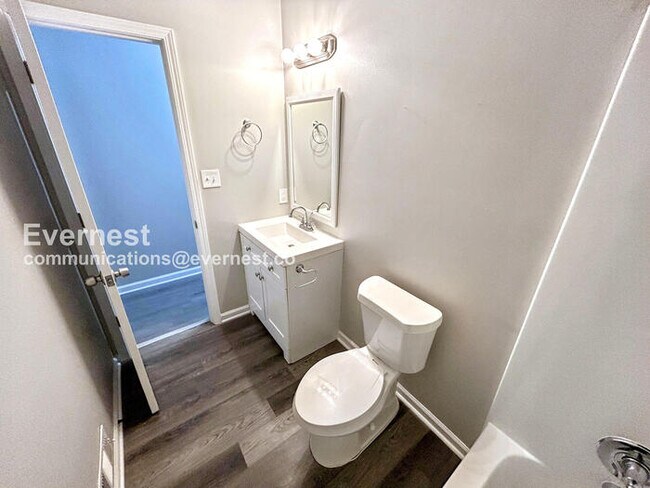 Building Photo - 204 Battle Dr