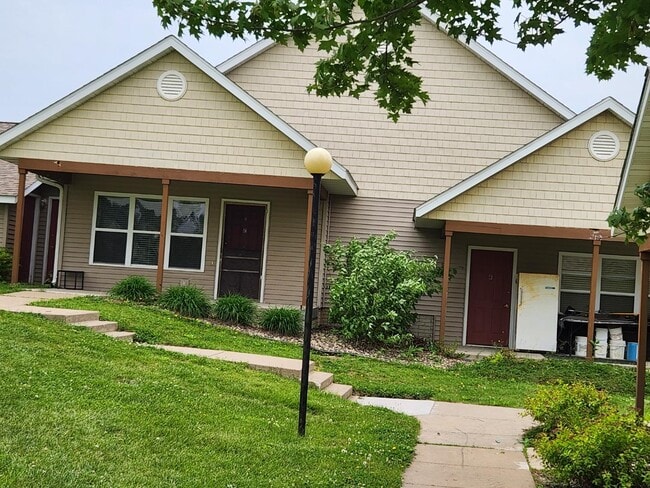 Building Photo - 559-599 N. Maple Street - 599-C/60%