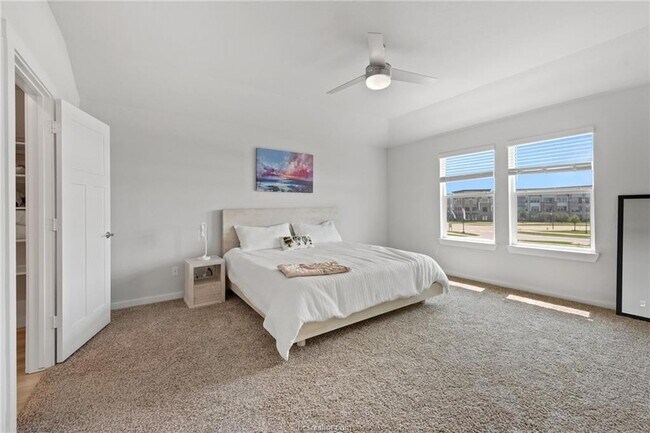 Building Photo - 1128 Amistad Lp