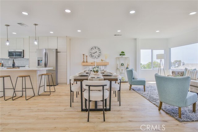 Building Photo - 204 Vía Colusa