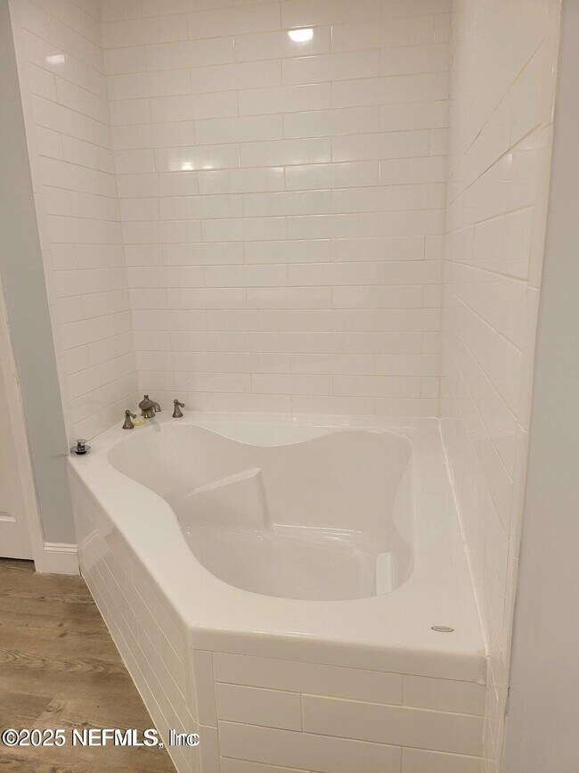 Building Photo - 1978 Solomon St