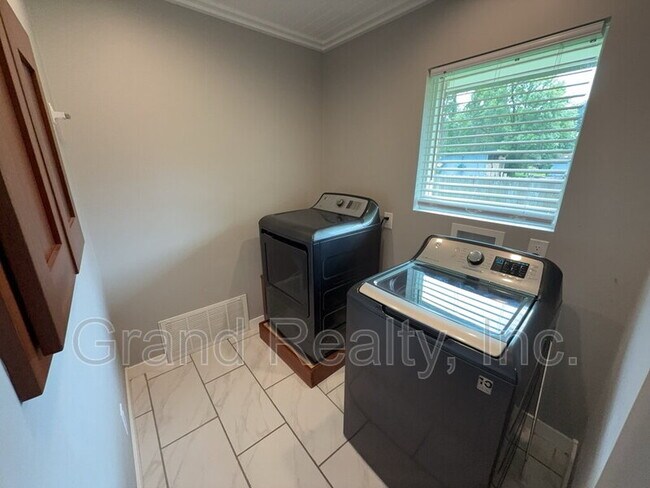 Building Photo - 6709 US-90