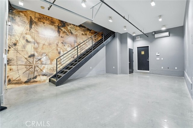 Building Photo - 911 E Santa Ana Blvd