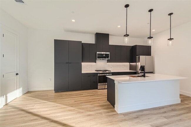 Building Photo - 590 Old Ml Rd