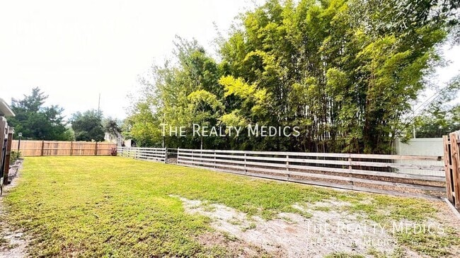 Building Photo - 2372 Sunnyview Dr