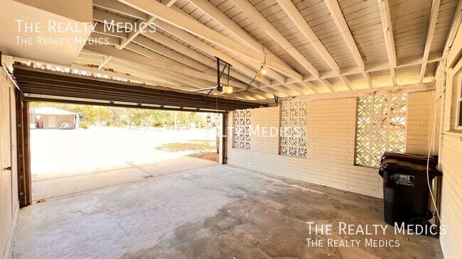 Building Photo - 1516 Dove Dr