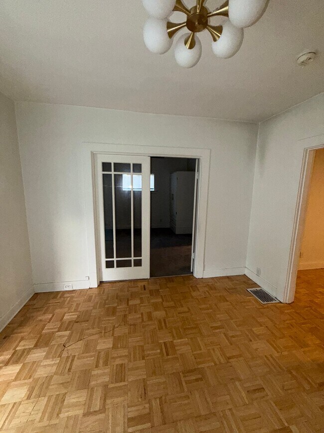 Building Photo - 549 Beecher St