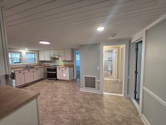 Building Photo - Charming & Low-Maintenance Living Just Steps from Downtown Wendell!