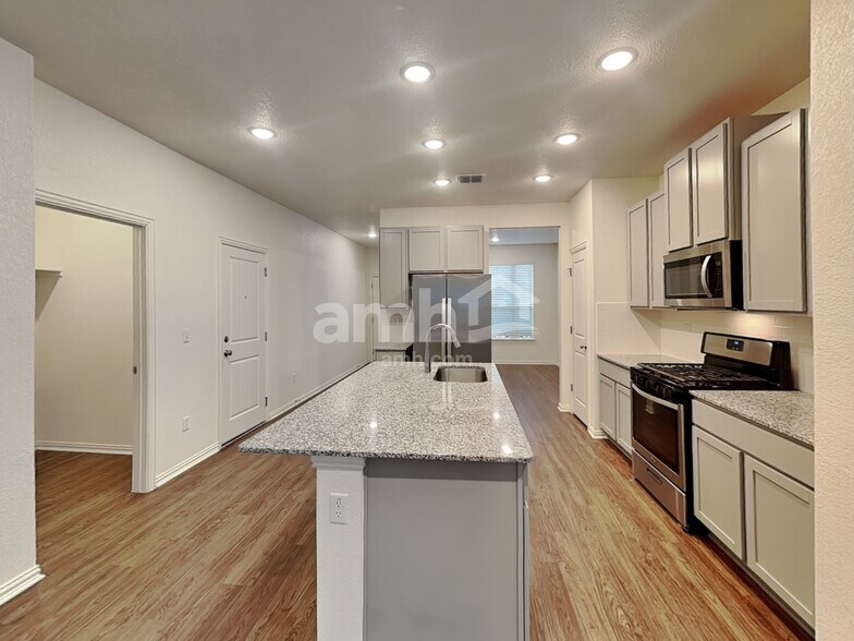 Building Photo - 457 Pebble Bend