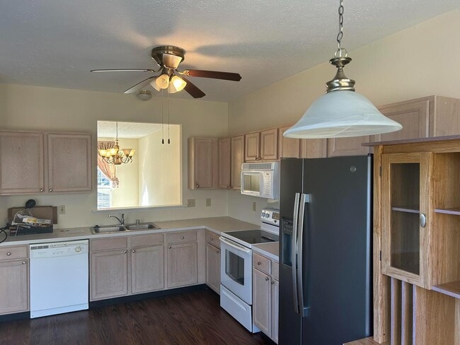 Building Photo - 892 N Waterford Ln