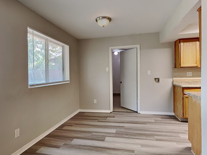 Building Photo - 2116 Crockett Dr