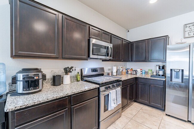 Building Photo - Serene 3-Bedroom 2-Bath 3 Car Garage Retre...