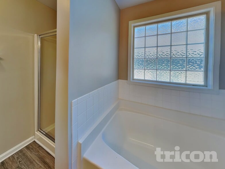 Building Photo - 640 Fairgreen Trail