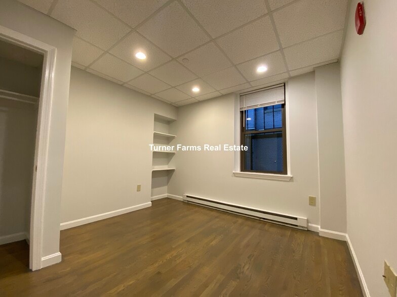 Building Photo - 73 Park Dr