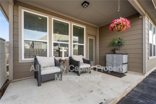 Building Photo - 227 Everglade Dr