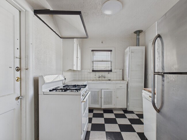 Building Photo - 1920 Richmond Ave.