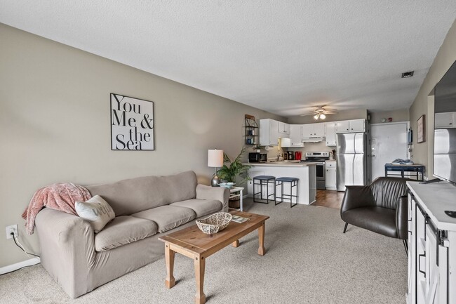 Building Photo - Snowbird Rental