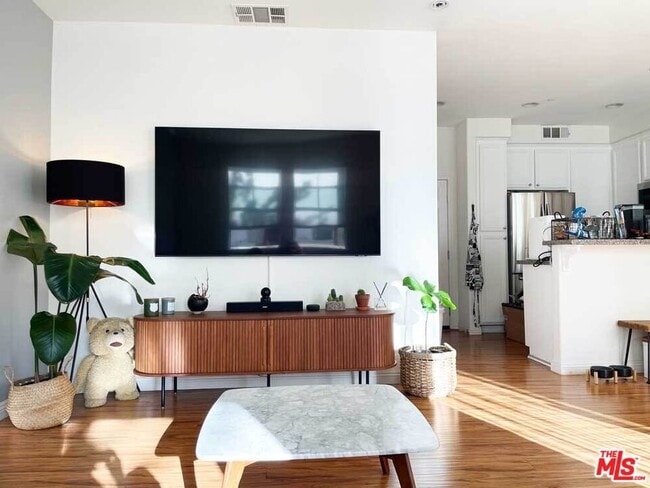 Building Photo - 10533 Maple Ln