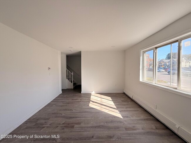 Building Photo - 330R Cherry St