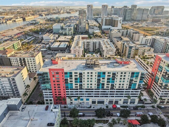 Building Photo - 1208 E Kennedy Blvd