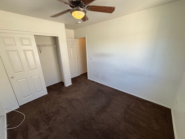 Building Photo - Gorgeous 3bed/1bath home!