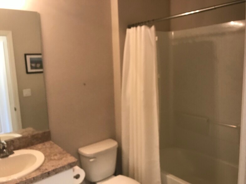 Main Bath - 25152 E Lenox Cir